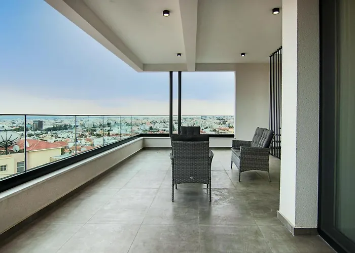 Phaedrus Living: Sea View Anna Residence 301